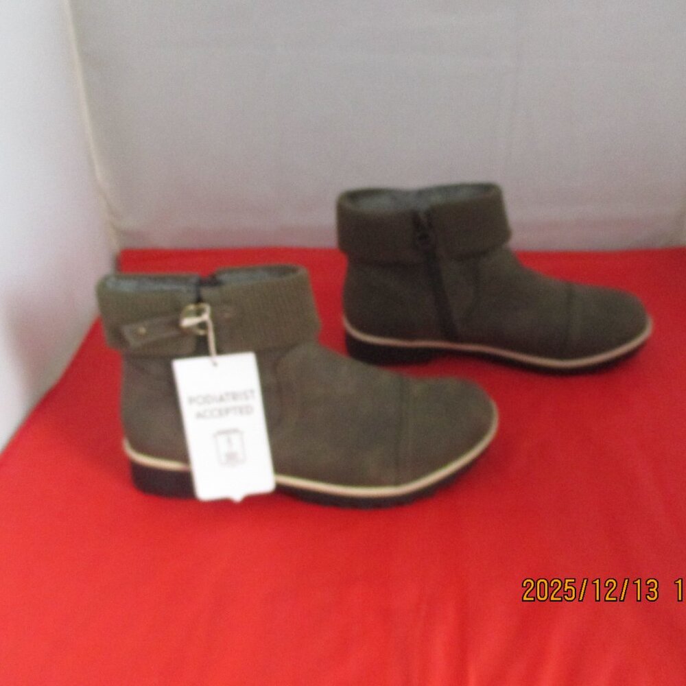 JAMBU JBU Women's Karissa Encore Booties $99 - US Size 7 1/2 - Olive - 1412